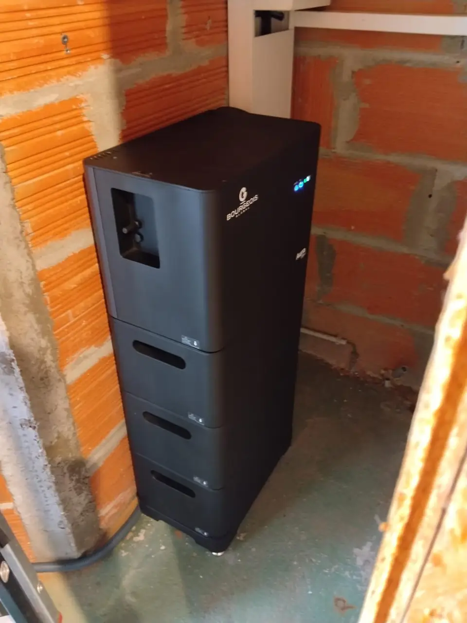 Borne de recharge véhicule électrique couplée à l'énergie solaire