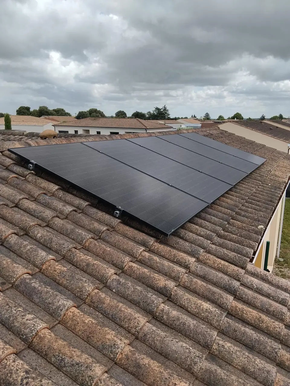 Panneaux solaires Full Black haute intégration toiture